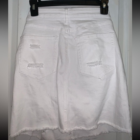 RUE 21 - WHITE RUFFLE BOTTOM SKIRT - Picture 2 of 2